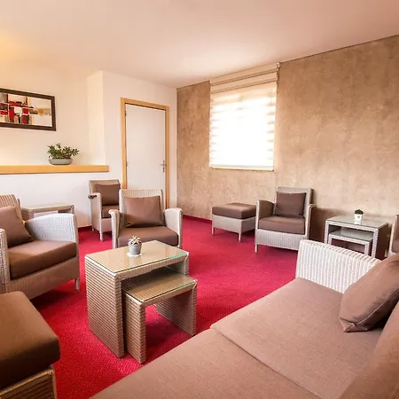 Au Soleil فندق *